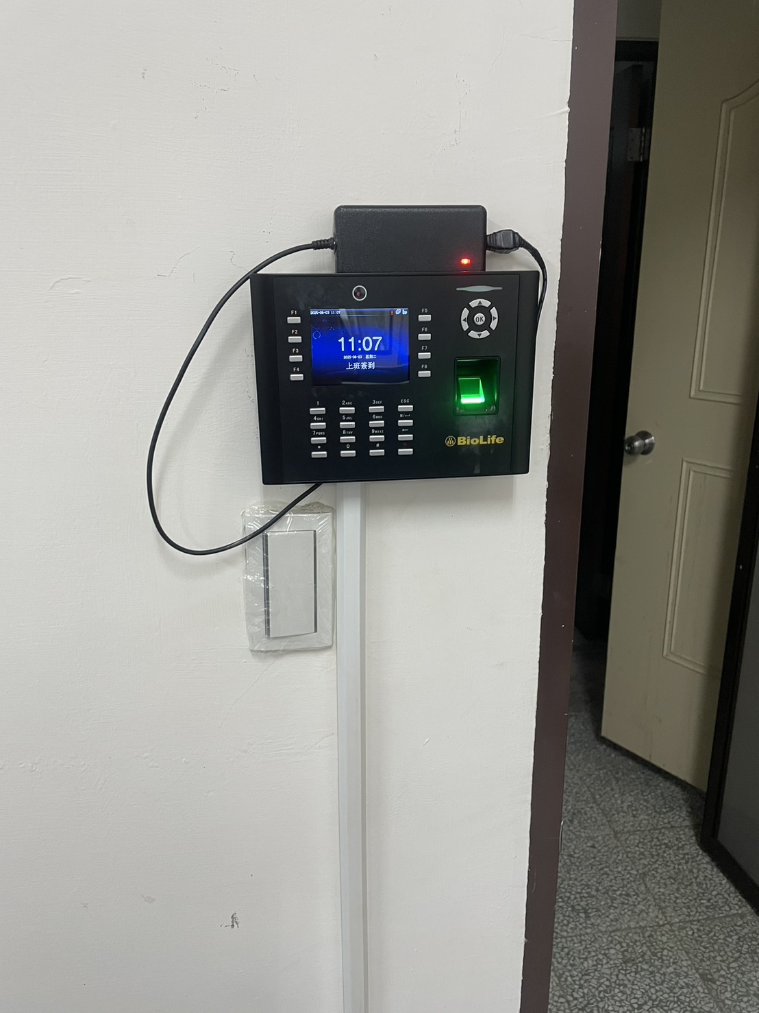 桃園市政府風景區管理處啟用 Bio-680 指紋機感應卡機智慧差勤門禁系統 1 桃園市政府風景區管理處