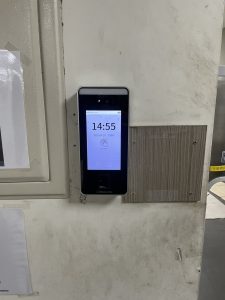 BioLife 高階 SF100 多功能指紋機人臉機智慧門禁差勤系統，搭配專利級後台同步軟體，徹底實現 自動化、零延遲、跨場域整合 的管理