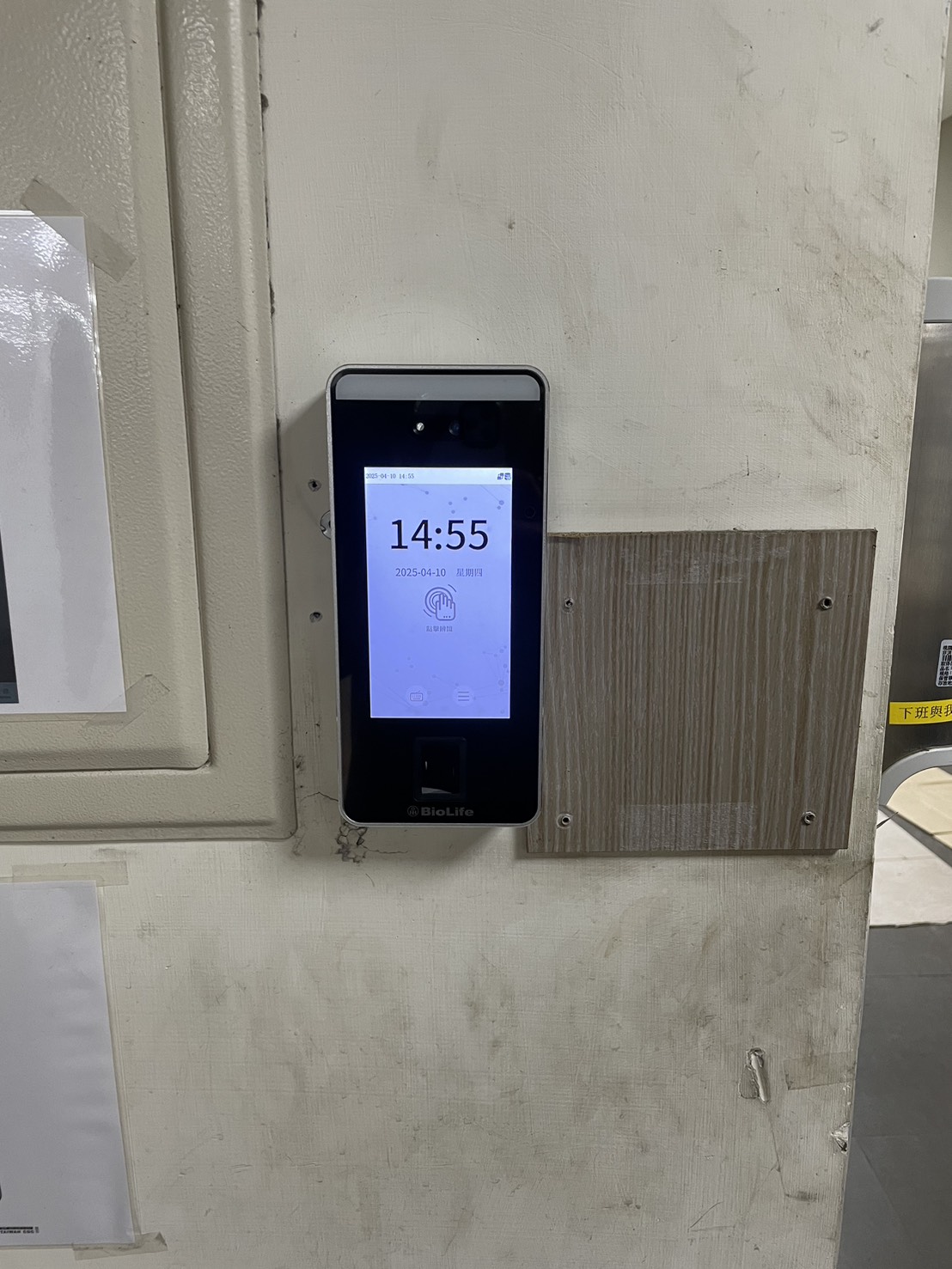 BioLife 高階 SF100 多功能指紋機人臉機智慧門禁差勤系統，搭配專利級後台同步軟體，徹底實現 自動化、零延遲、跨場域整合 的管理